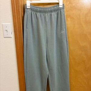 ALO Yoga Accolade Sweatpants. Size XXS in Cosmic Grey